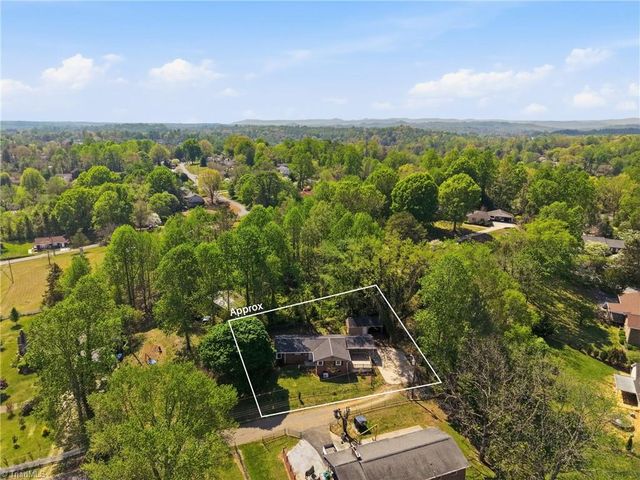 409 Walnut Place NE, Lenoir, NC 28645