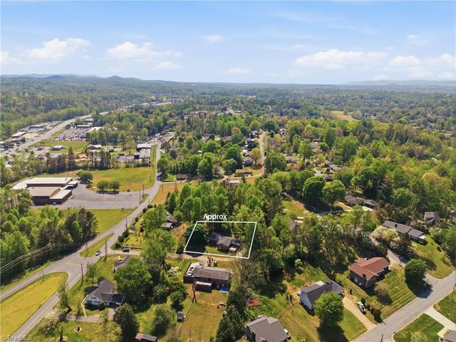 409 Walnut Place NE, Lenoir, NC 28645