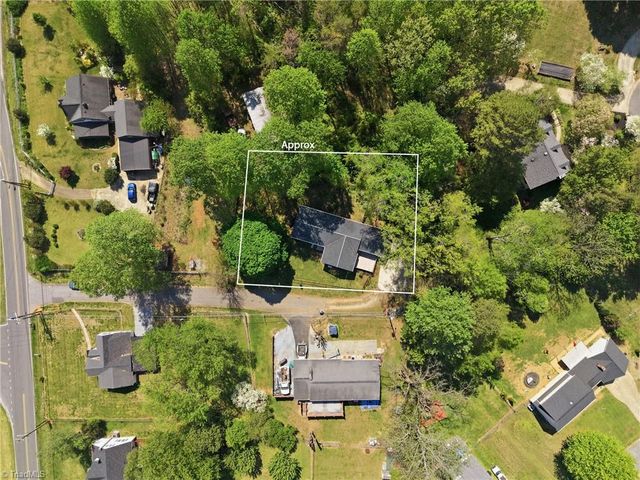 409 Walnut Place NE, Lenoir, NC 28645