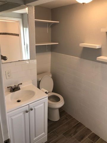 216 12TH AVENUE N Downstairs, St Petersburg, FL 33701