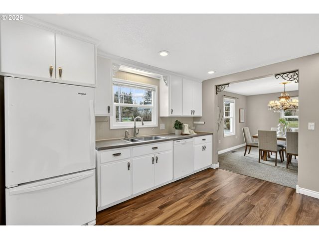 15880 SWAN Ave, Oregon City, OR 97045