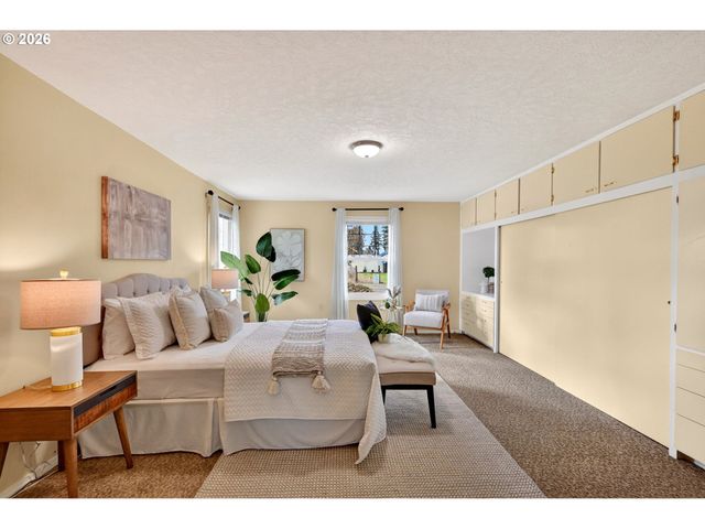 15880 SWAN Ave, Oregon City, OR 97045