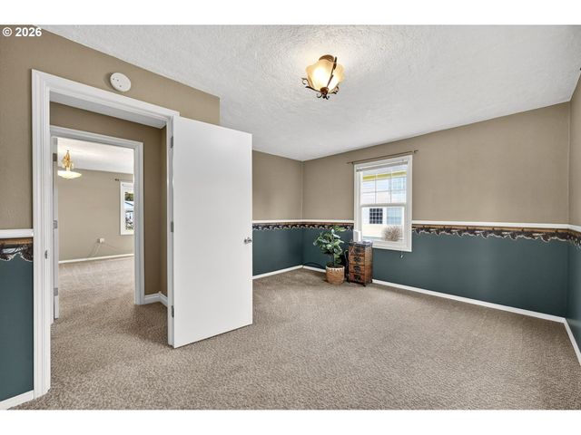 15880 SWAN Ave, Oregon City, OR 97045