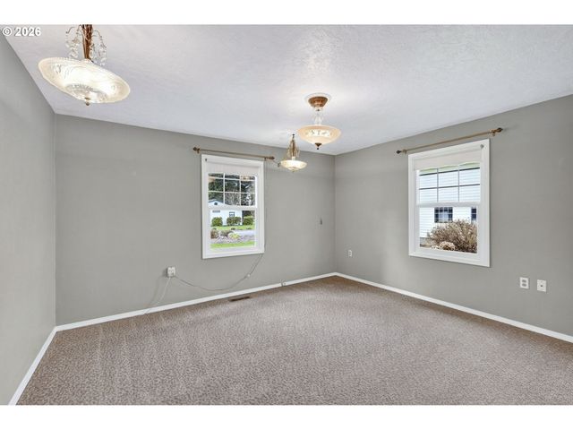 15880 SWAN Ave, Oregon City, OR 97045