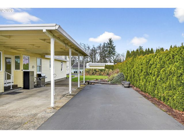 15880 SWAN Ave, Oregon City, OR 97045
