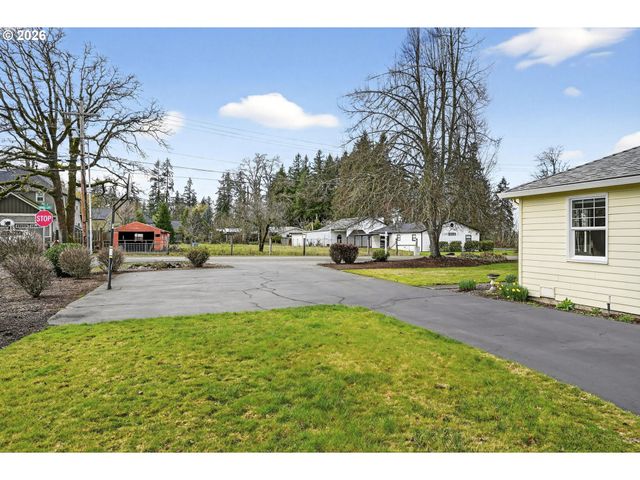 15880 SWAN Ave, Oregon City, OR 97045