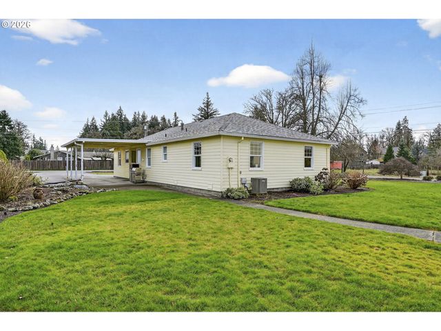 15880 SWAN Ave, Oregon City, OR 97045