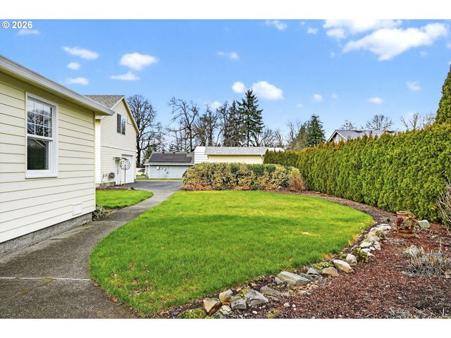 15880 SWAN Ave, Oregon City, OR 97045