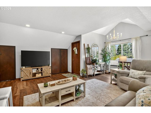 15880 SWAN Ave, Oregon City, OR 97045