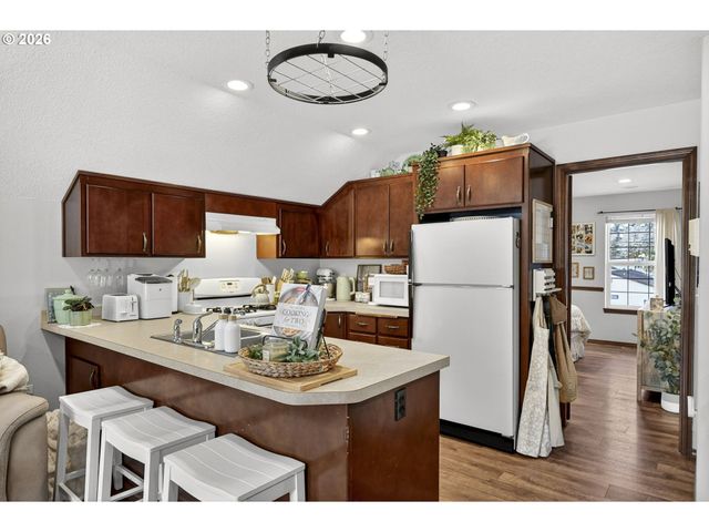 15880 SWAN Ave, Oregon City, OR 97045