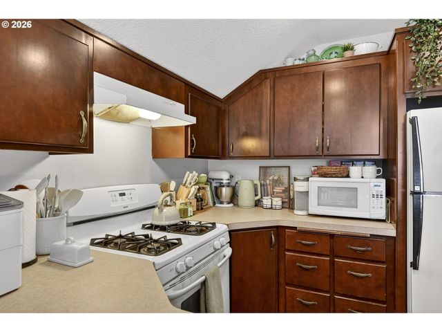 15880 SWAN Ave, Oregon City, OR 97045