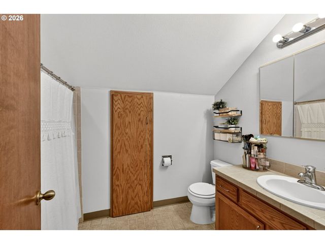 15880 SWAN Ave, Oregon City, OR 97045