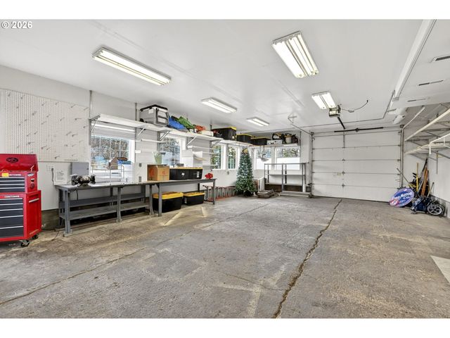 15880 SWAN Ave, Oregon City, OR 97045