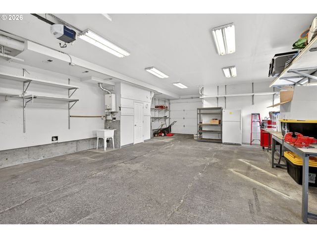 15880 SWAN Ave, Oregon City, OR 97045