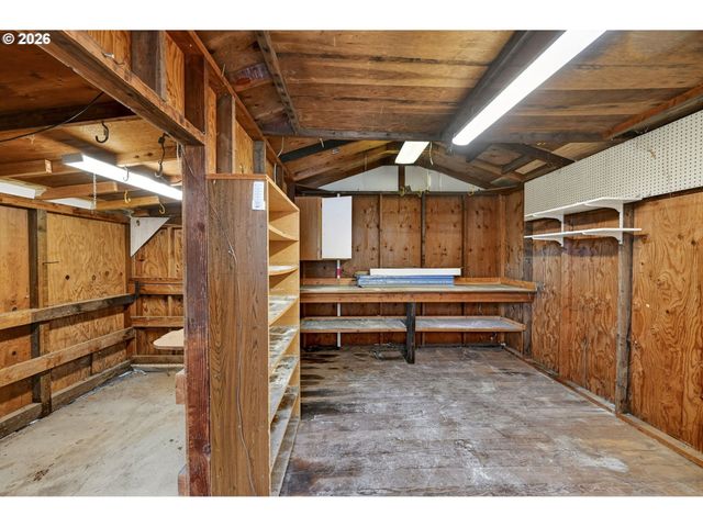 15880 SWAN Ave, Oregon City, OR 97045