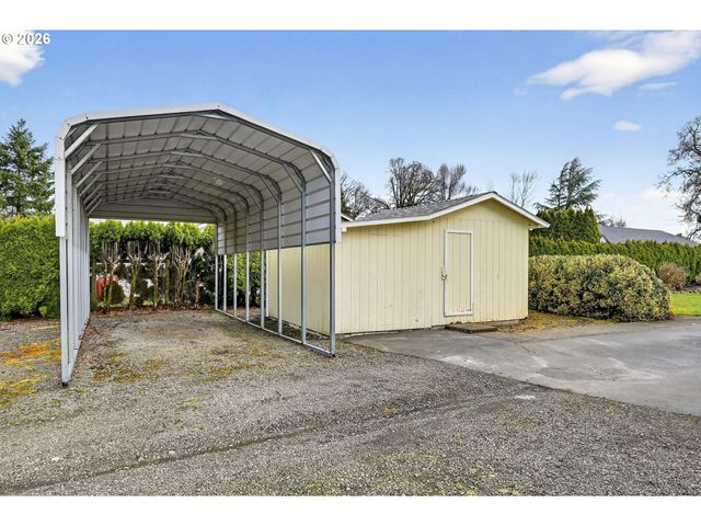 15880 SWAN Ave, Oregon City, OR 97045