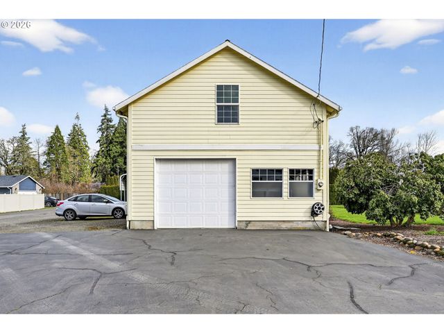 15880 SWAN Ave, Oregon City, OR 97045