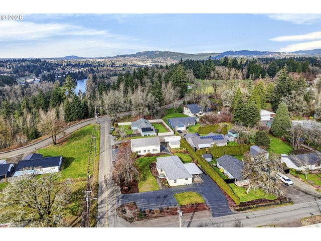 15880 SWAN Ave, Oregon City, OR 97045