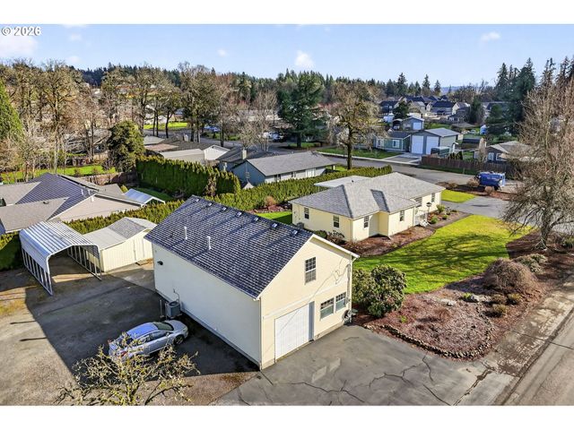 15880 SWAN Ave, Oregon City, OR 97045