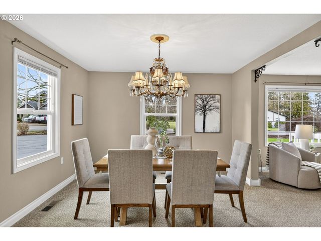 15880 SWAN Ave, Oregon City, OR 97045