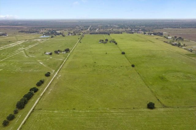 5902 Fm 1952 Road, Wallis, TX 77485