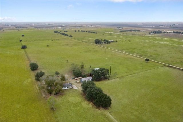 5902 Fm 1952 Road, Wallis, TX 77485