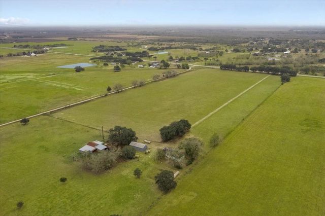 5902 Fm 1952 Road, Wallis, TX 77485