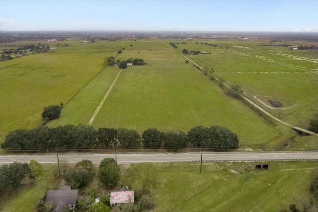 5902 Fm 1952 Road, Wallis, TX 77485