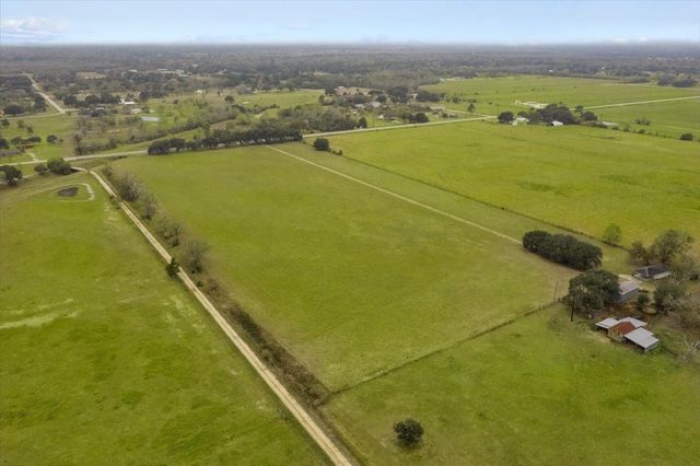 5902 Fm 1952 Road, Wallis, TX 77485