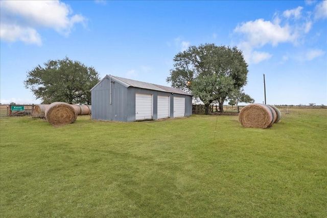 5902 Fm 1952 Road, Wallis, TX 77485