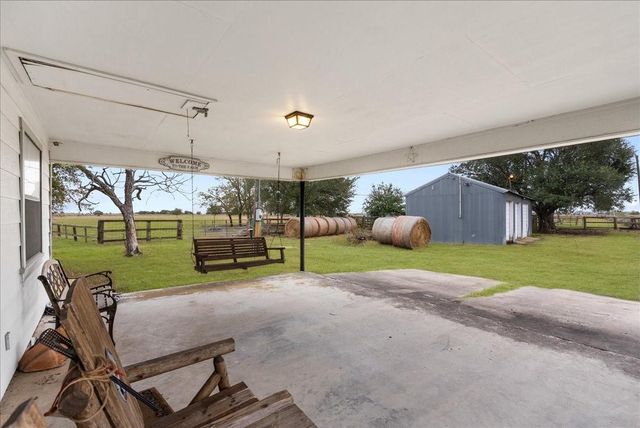 5902 Fm 1952 Road, Wallis, TX 77485