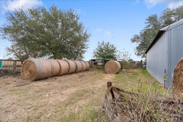 5902 Fm 1952 Road, Wallis, TX 77485
