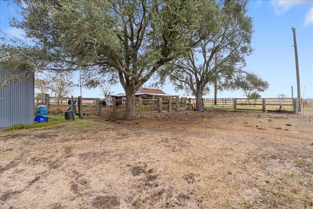 5902 Fm 1952 Road, Wallis, TX 77485