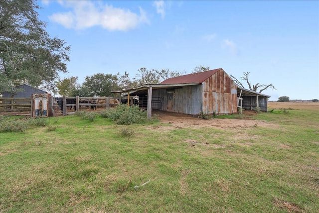 5902 Fm 1952 Road, Wallis, TX 77485