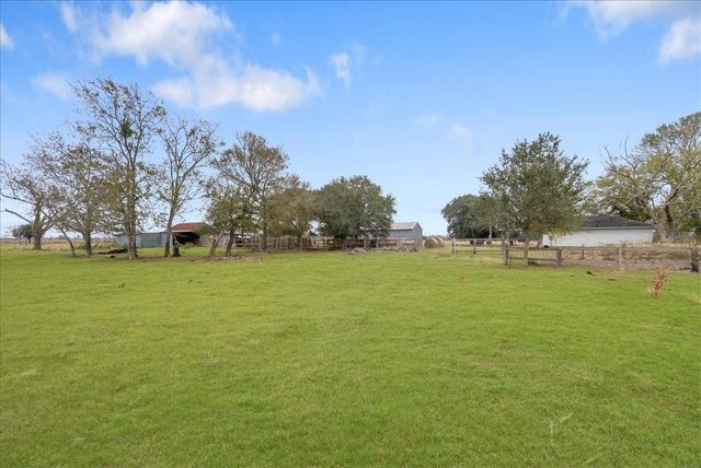 5902 Fm 1952 Road, Wallis, TX 77485