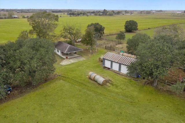 5902 Fm 1952 Road, Wallis, TX 77485