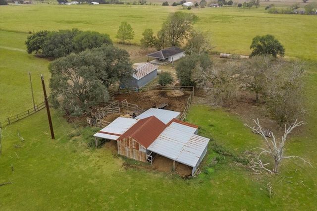 5902 Fm 1952 Road, Wallis, TX 77485