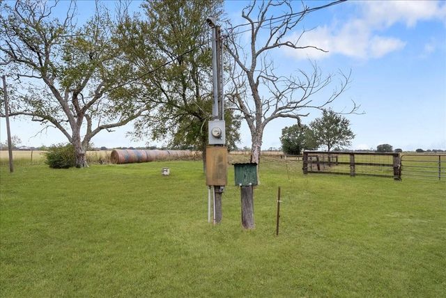 5902 Fm 1952 Road, Wallis, TX 77485