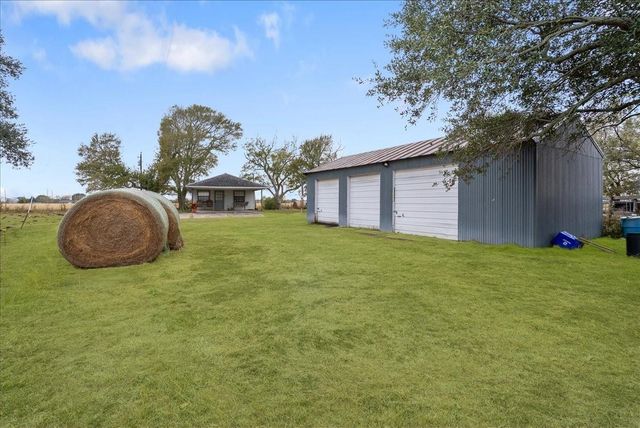 5902 Fm 1952 Road, Wallis, TX 77485