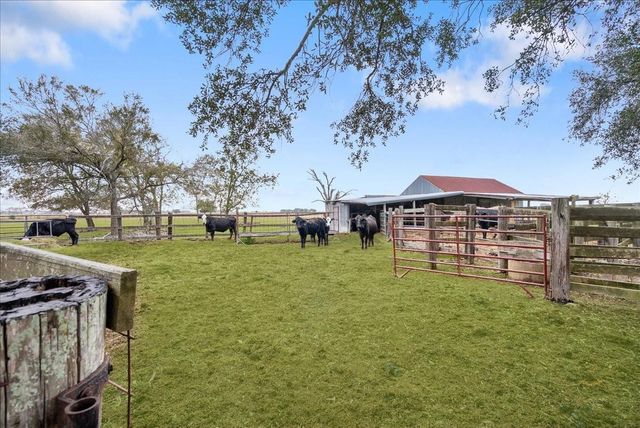 5902 Fm 1952 Road, Wallis, TX 77485