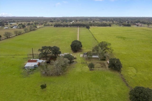 5902 Fm 1952 Road, Wallis, TX 77485