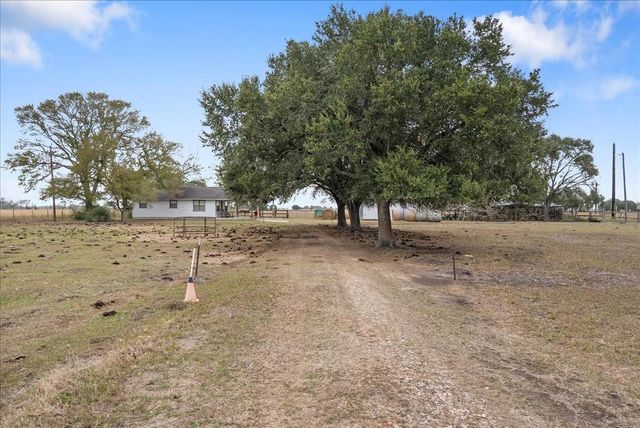 5902 Fm 1952 Road, Wallis, TX 77485