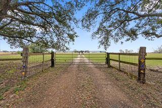 5902 Fm 1952 Road, Wallis, TX 77485