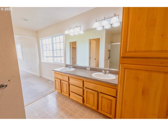 13130 Nw SKYLINE Blvd, Portland, OR 97231