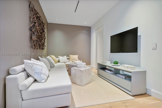 102 24th St PH-1607, Miami Beach, FL 33139