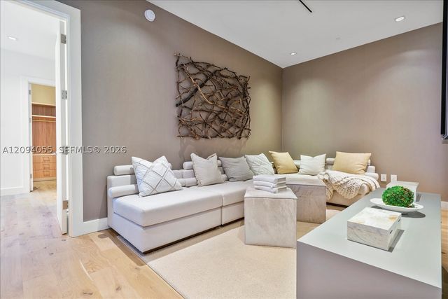 102 24th St PH-1607, Miami Beach, FL 33139