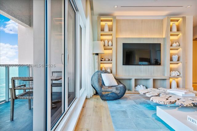 102 24th St PH-1607, Miami Beach, FL 33139