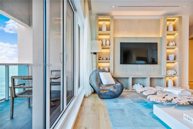 102 24th St PH-1607, Miami Beach, FL 33139