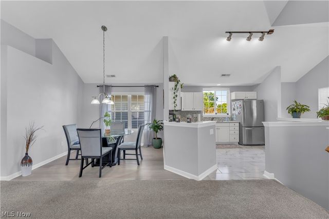42 Vista Circle, North Olmsted, OH 44070