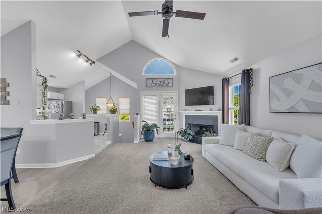 42 Vista Circle, North Olmsted, OH 44070